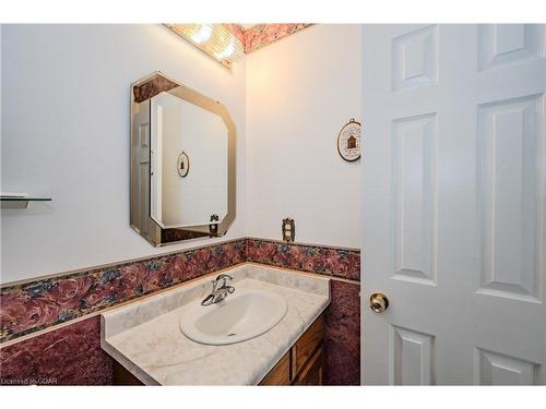 187 Municipal Street, Guelph, ON - Indoor Photo Showing Bathroom