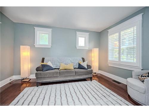 24 Craig Street, Brampton, ON - Indoor Photo Showing Living Room