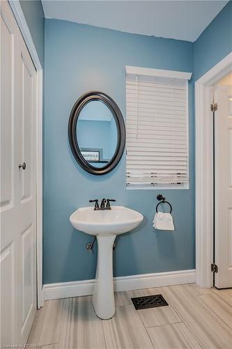 24 Craig Street, Brampton, ON - Indoor Photo Showing Bathroom