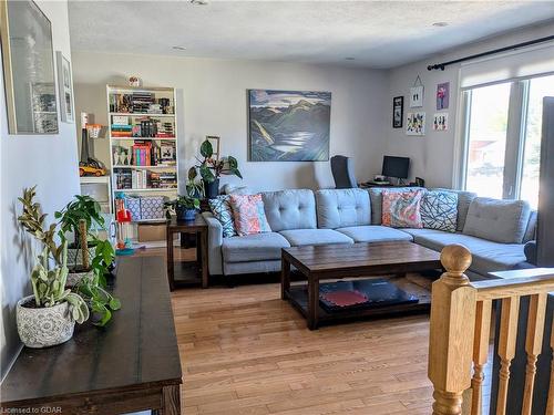 52 Burke Drive, Caledonia, ON - Indoor Photo Showing Living Room