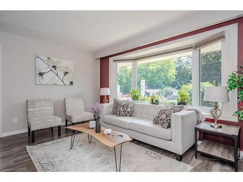 95 Balmoral Drive, Guelph, ON - Indoor Photo Showing Living Room