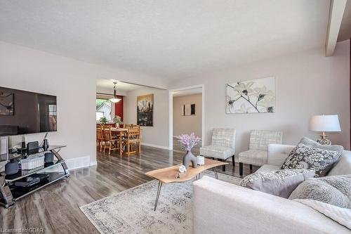 95 Balmoral Drive, Guelph, ON - Indoor Photo Showing Living Room