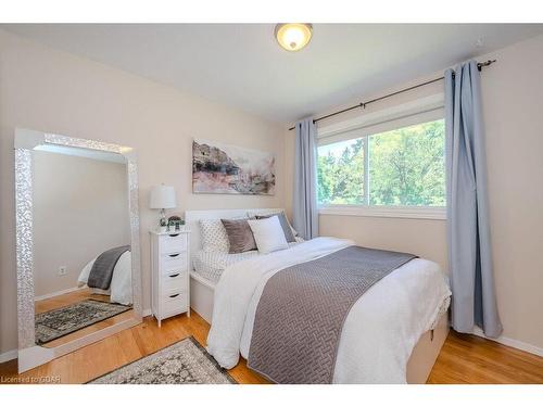 95 Balmoral Drive, Guelph, ON - Indoor Photo Showing Bedroom