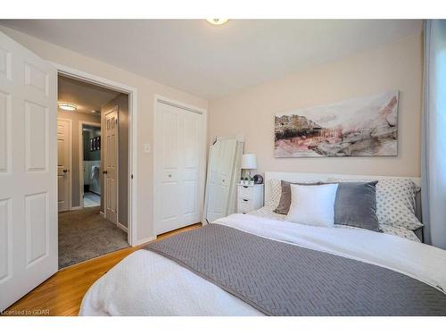 95 Balmoral Drive, Guelph, ON - Indoor Photo Showing Bedroom