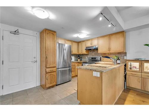 110-645 St David Street S, Fergus, ON - Indoor Photo Showing Kitchen