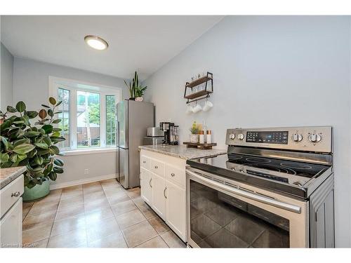 28 Winston Crescent, Guelph, ON - Indoor Photo Showing Kitchen