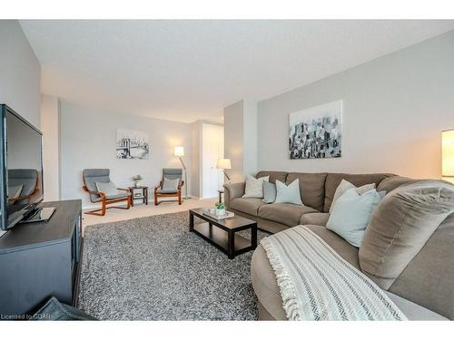 505-45 Westmount Road N, Waterloo, ON - Indoor Photo Showing Living Room