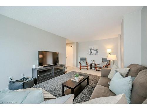 505-45 Westmount Road N, Waterloo, ON - Indoor Photo Showing Living Room