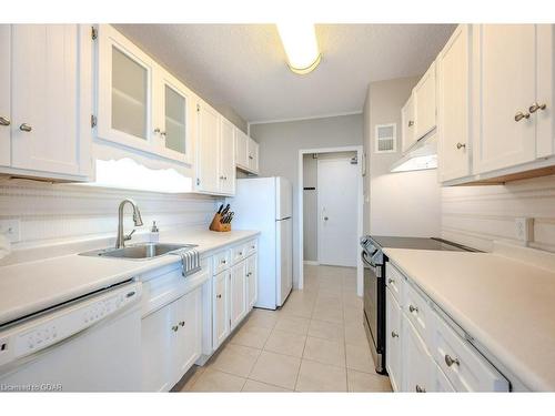 505-45 Westmount Road N, Waterloo, ON - Indoor Photo Showing Kitchen