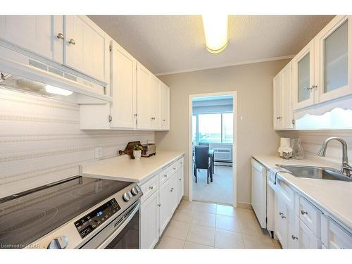 505-45 Westmount Road N, Waterloo, ON - Indoor Photo Showing Kitchen