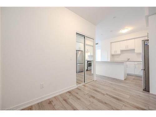 420-251 Northfield Drive East, Waterloo, ON - Indoor Photo Showing Kitchen