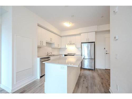 420-251 Northfield Drive East, Waterloo, ON - Indoor Photo Showing Kitchen