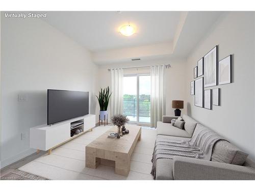 420-251 Northfield Drive East, Waterloo, ON - Indoor Photo Showing Living Room