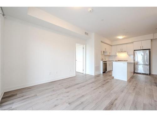 420-251 Northfield Drive East, Waterloo, ON - Indoor Photo Showing Kitchen