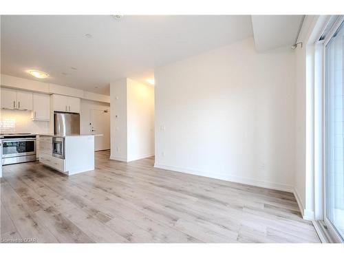 420-251 Northfield Drive East, Waterloo, ON - Indoor Photo Showing Kitchen