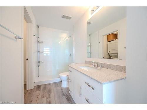 420-251 Northfield Drive East, Waterloo, ON - Indoor Photo Showing Bathroom