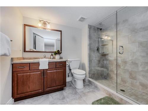 18-255 Summerfield Drive, Guelph, ON - Indoor Photo Showing Bathroom