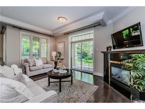 18-255 Summerfield Drive, Guelph, ON - Indoor Photo Showing Living Room With Fireplace