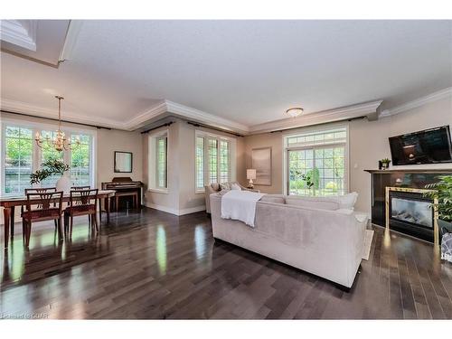 18-255 Summerfield Drive, Guelph, ON - Indoor Photo Showing Living Room With Fireplace