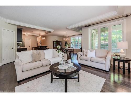 18-255 Summerfield Drive, Guelph, ON - Indoor Photo Showing Living Room