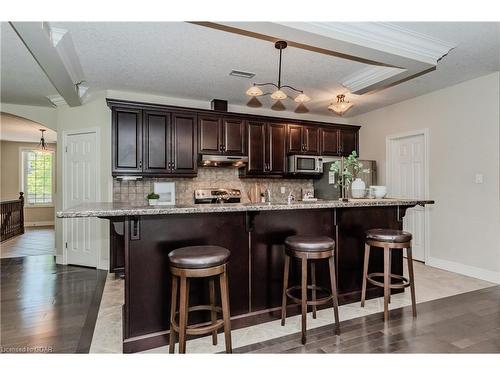 18-255 Summerfield Drive, Guelph, ON - Indoor Photo Showing Kitchen With Upgraded Kitchen