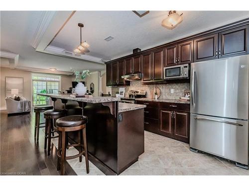 18-255 Summerfield Drive, Guelph, ON - Indoor Photo Showing Kitchen