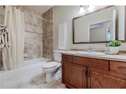 18-255 Summerfield Drive, Guelph, ON - Indoor Photo Showing Bathroom