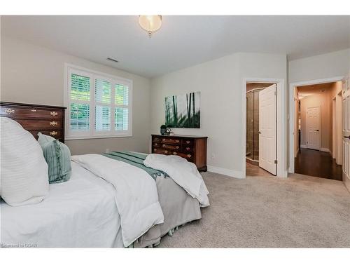 18-255 Summerfield Drive, Guelph, ON - Indoor Photo Showing Bedroom