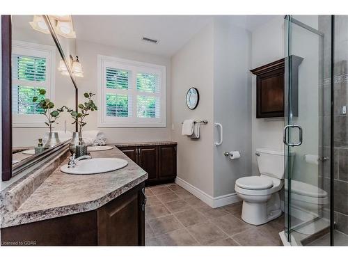 18-255 Summerfield Drive, Guelph, ON - Indoor Photo Showing Bathroom