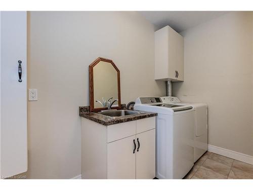 18-255 Summerfield Drive, Guelph, ON - Indoor Photo Showing Laundry Room