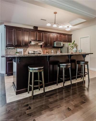 18-255 Summerfield Drive, Guelph, ON - Indoor Photo Showing Kitchen With Upgraded Kitchen