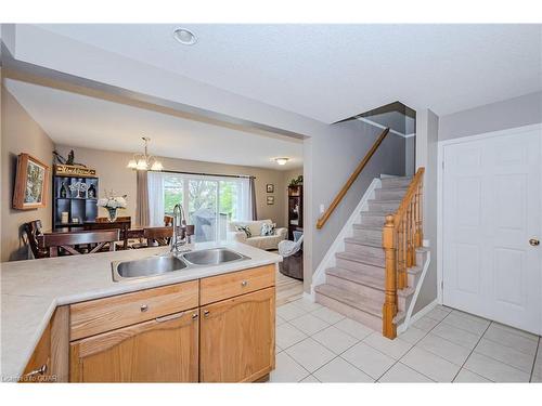 40-31 Schroder Crescent, Guelph, ON - Indoor Photo Showing Kitchen With Double Sink