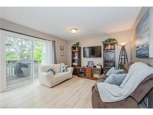 40-31 Schroder Crescent, Guelph, ON - Indoor Photo Showing Living Room