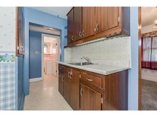 19 Peel St W Street W, Alma, ON - Indoor Photo Showing Kitchen