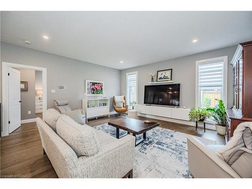 43 Moynihan Place, Elora, ON - Indoor Photo Showing Living Room