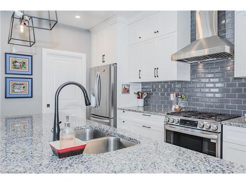 43 Moynihan Place, Elora, ON - Indoor Photo Showing Kitchen With Double Sink With Upgraded Kitchen