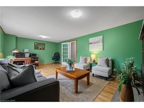 4871 Wellington Rd 29 Road, Guelph/Eramosa, ON - Indoor Photo Showing Living Room