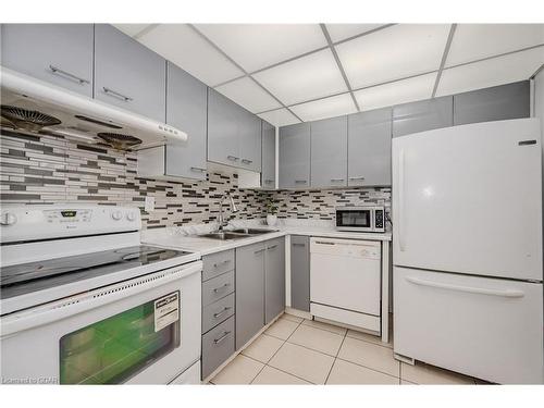 806-115 Hillcrest Avenue, Mississauga, ON - Indoor Photo Showing Kitchen With Double Sink