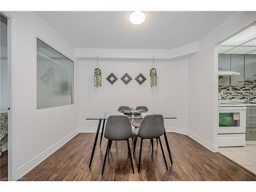 806-115 Hillcrest Avenue, Mississauga, ON - Indoor Photo Showing Dining Room