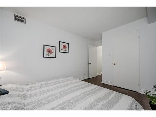 806-115 Hillcrest Avenue, Mississauga, ON - Indoor Photo Showing Bedroom