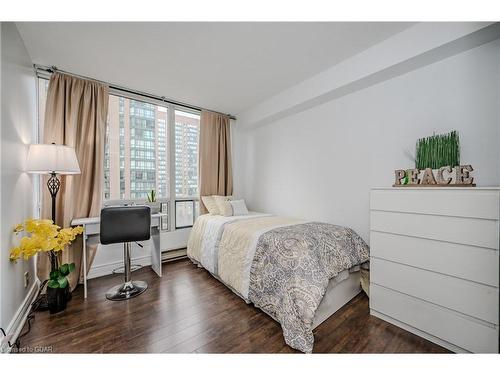 806-115 Hillcrest Avenue, Mississauga, ON - Indoor Photo Showing Bedroom