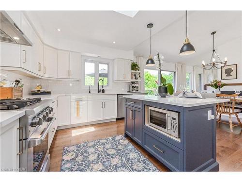 131 Millford Crescent, Elora, ON - Indoor Photo Showing Kitchen With Upgraded Kitchen