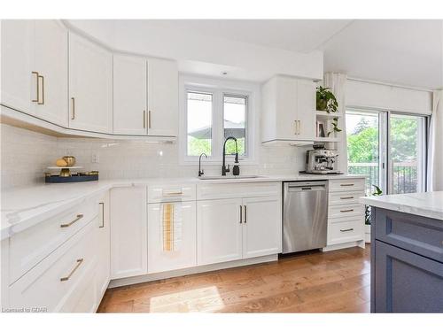 131 Millford Crescent, Elora, ON - Indoor Photo Showing Kitchen With Upgraded Kitchen