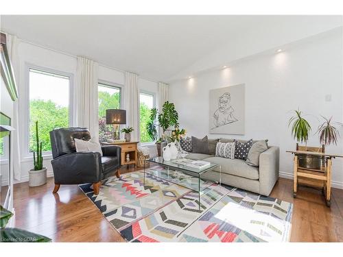 131 Millford Crescent, Elora, ON - Indoor Photo Showing Living Room