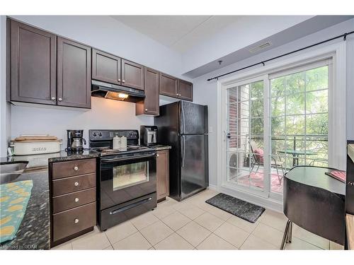 113-1440 Gordon Street, Guelph, ON - Indoor Photo Showing Kitchen