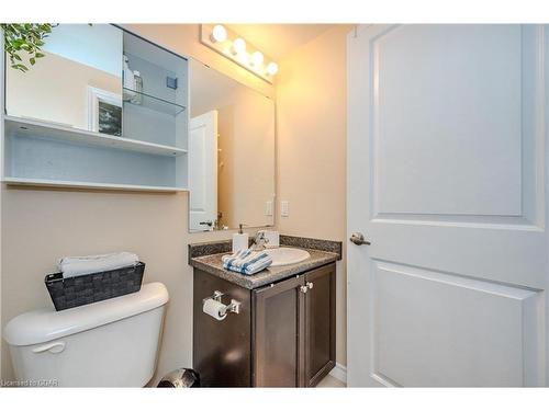 113-1440 Gordon Street, Guelph, ON - Indoor Photo Showing Bathroom