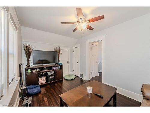 127 Mill Street, Kitchener, ON - Indoor Photo Showing Living Room