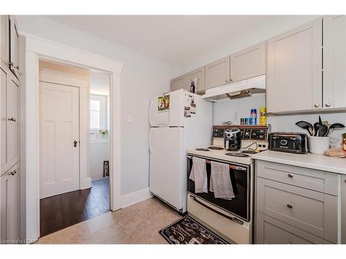 127 Mill Street, Kitchener, ON - Indoor Photo Showing Kitchen