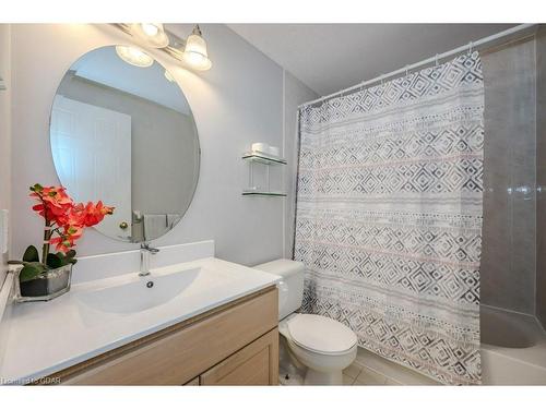 77 Hill Trail, Guelph, ON - Indoor Photo Showing Bathroom