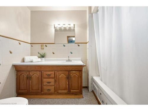 39 Crimea Street, Guelph, ON - Indoor Photo Showing Bathroom